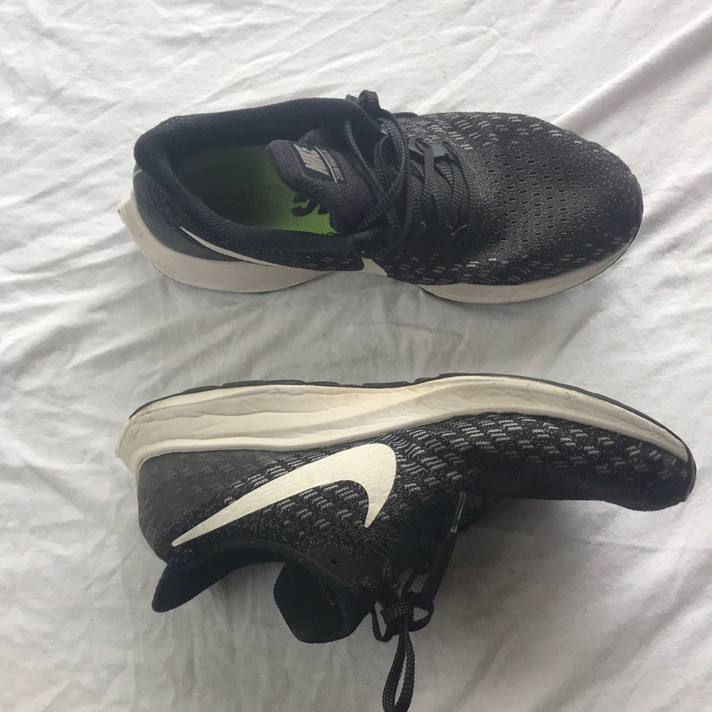 Nike Zoom Pegasus 35 running shoes.